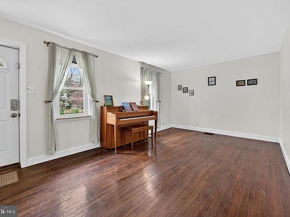 2nd image of 515 N Clinton Ave