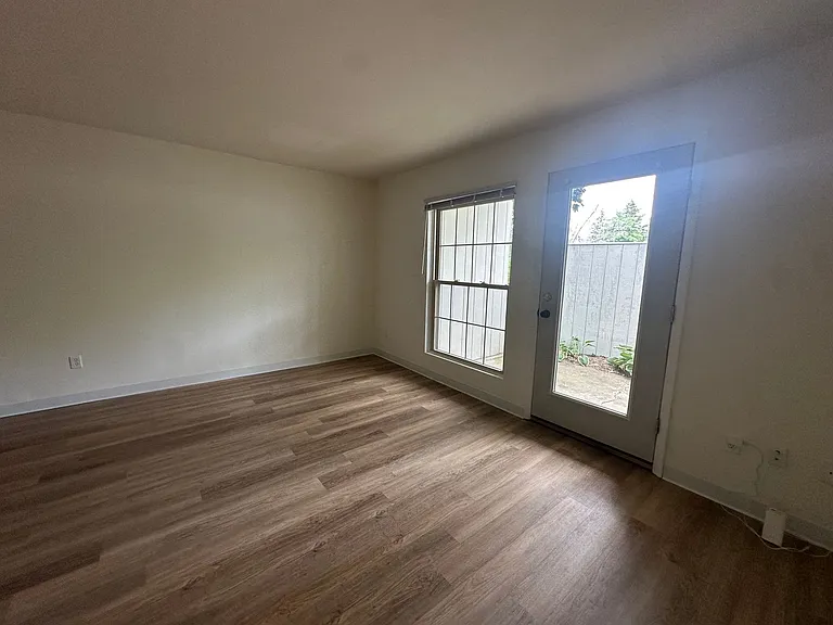 University Park Apartments near Cornell University — Photo 339