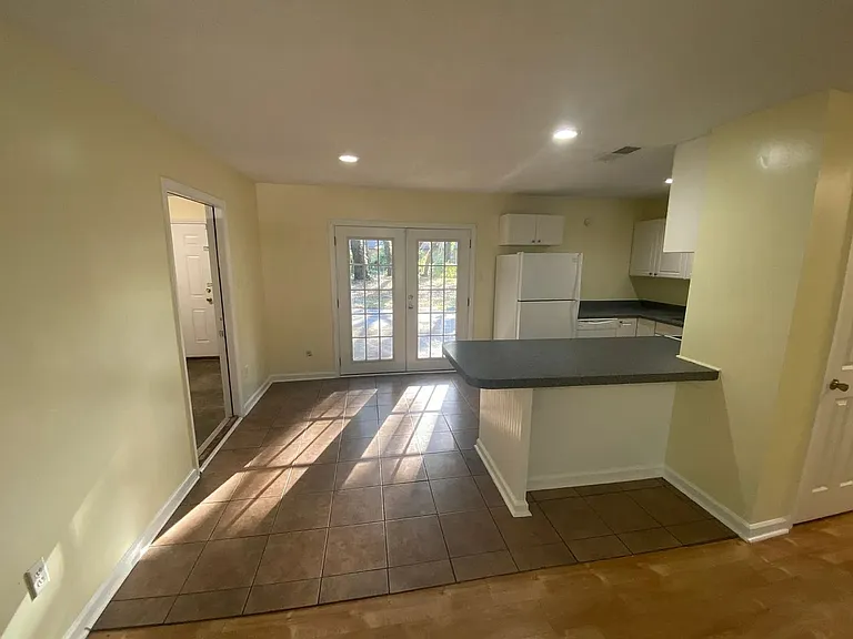 6910 Damascus Rd — Photo 4