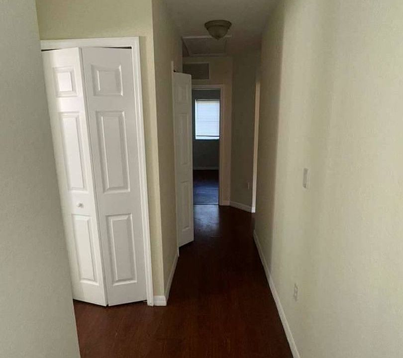 1st image of 825 SW 6th Pl
