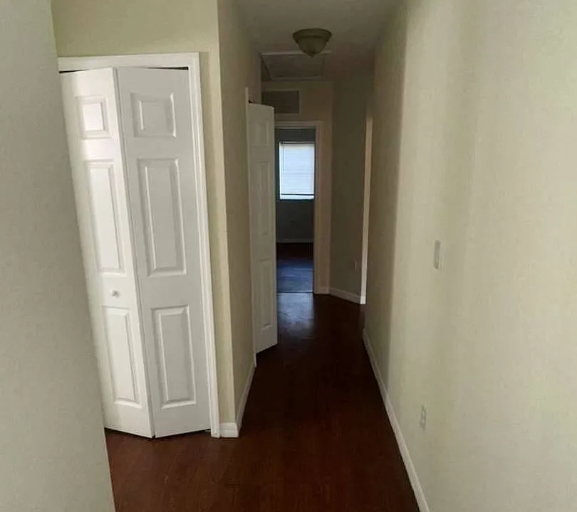 825 SW 6th Pl
