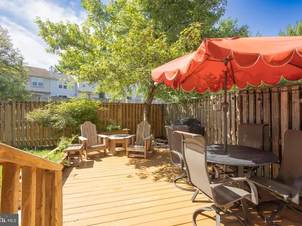 6301 Chimney Wood Ct, Alexandria, VA 22306