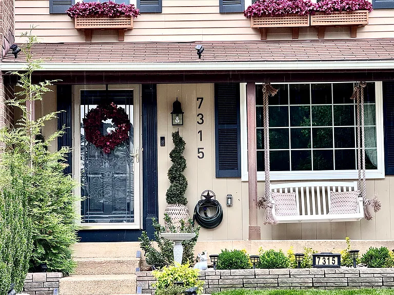 7315 Golden Horseshoe Ct — Photo 1