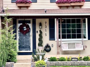 7315 Golden Horseshoe Ct, Springfield, VA 22153