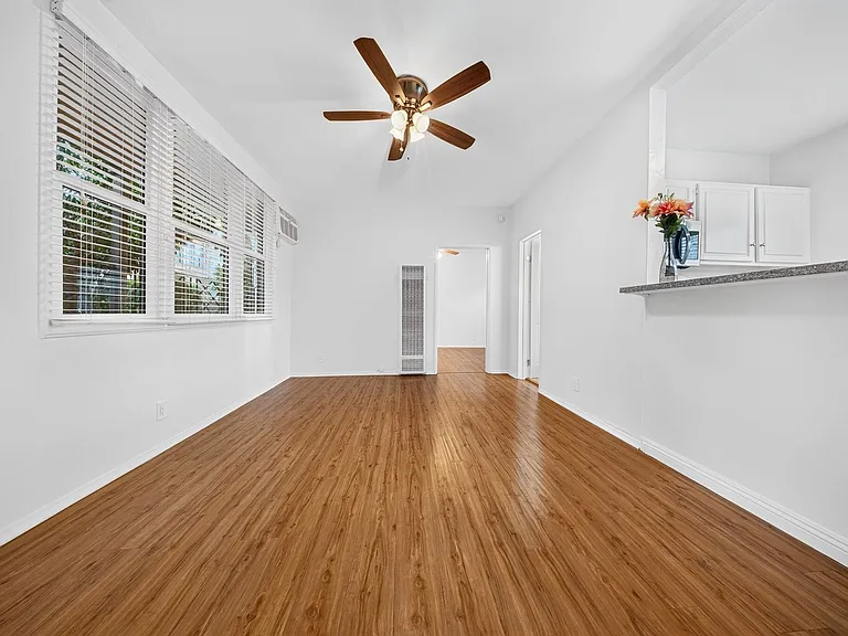 6201 Fountain Ave — Photo 3
