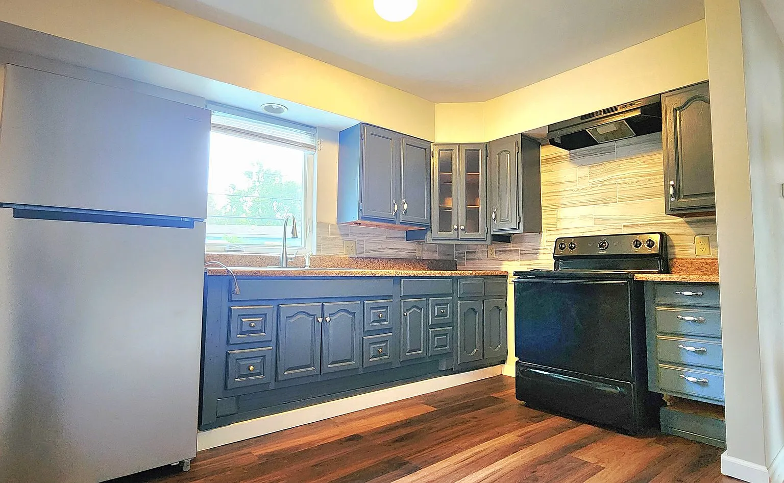 Spacious 4 Bed, 2.5 Bath Home with Finished Basement & Hardwood Floors — Photo 2