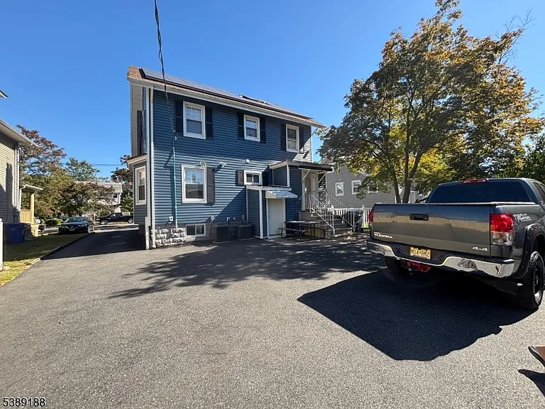 220 S Washington Ave — Photo 5