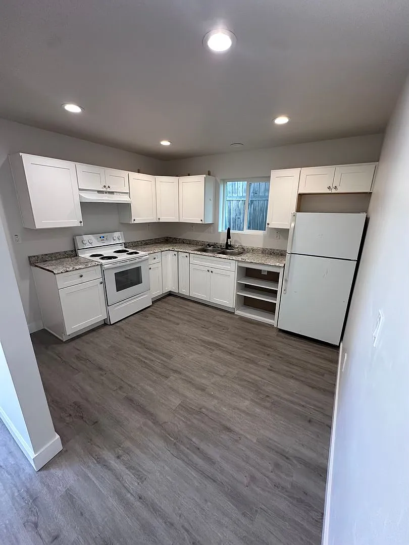 2 bed, 600 sqft, $1,600 — Photo 3