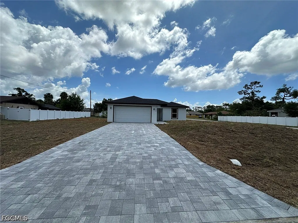 3 bed, 2.0 bath, 1290 sqft, $1,900 — Photo 3