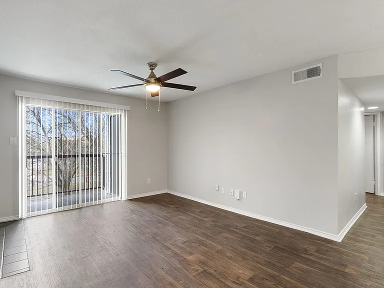 502 W Longspur Blvd — Photo 63