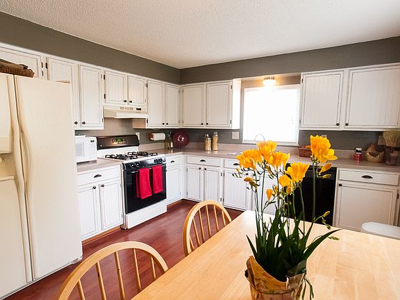 3rd image of 7976 Schoolside Dr