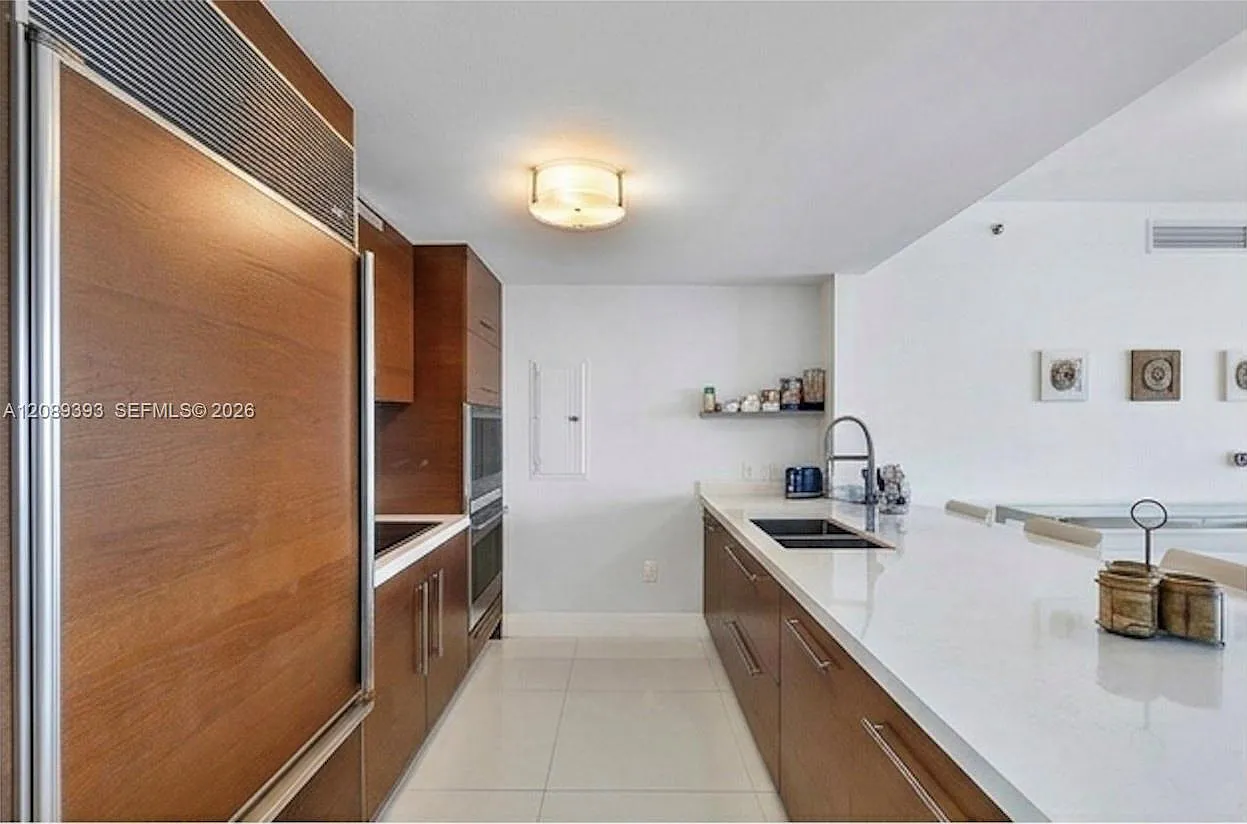 Iconbrickell Condo No 1 — Photo 1