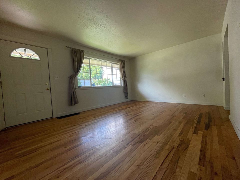 2nd image of 3821 E Ermina Ave