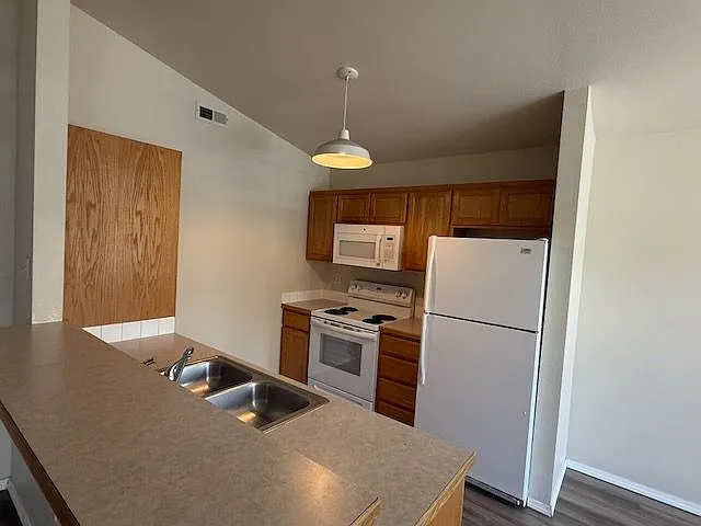 158 N Seafury Ln #202 — Photo 2
