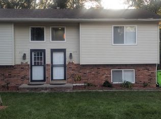 215 Hacker St, Rochester, MI 48307