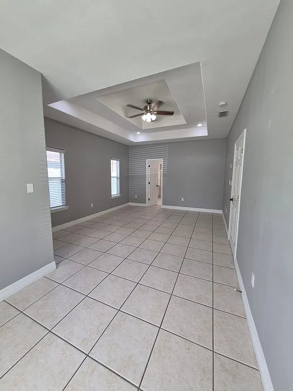 3 bed, 2.0 bath, 1802 sqft, $2,300 — Photo 4
