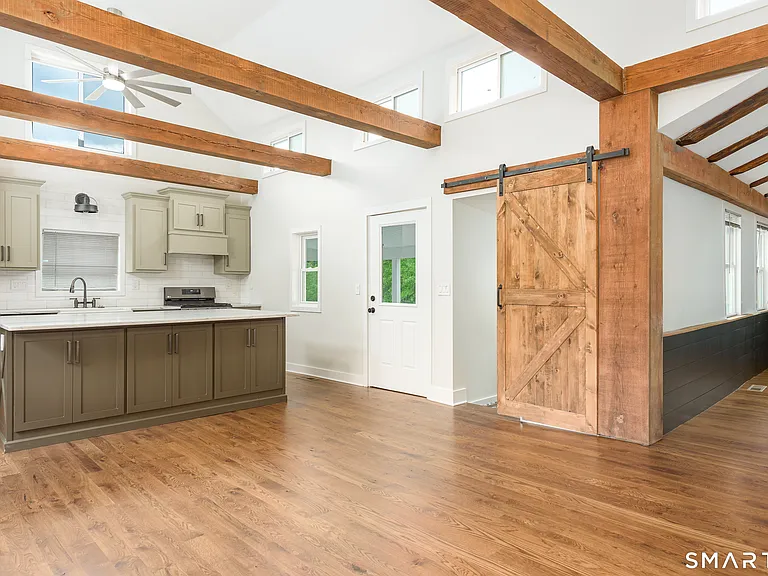 560 Manchester Rd — Photo 6