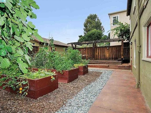 4 Raised Vegetable Beds