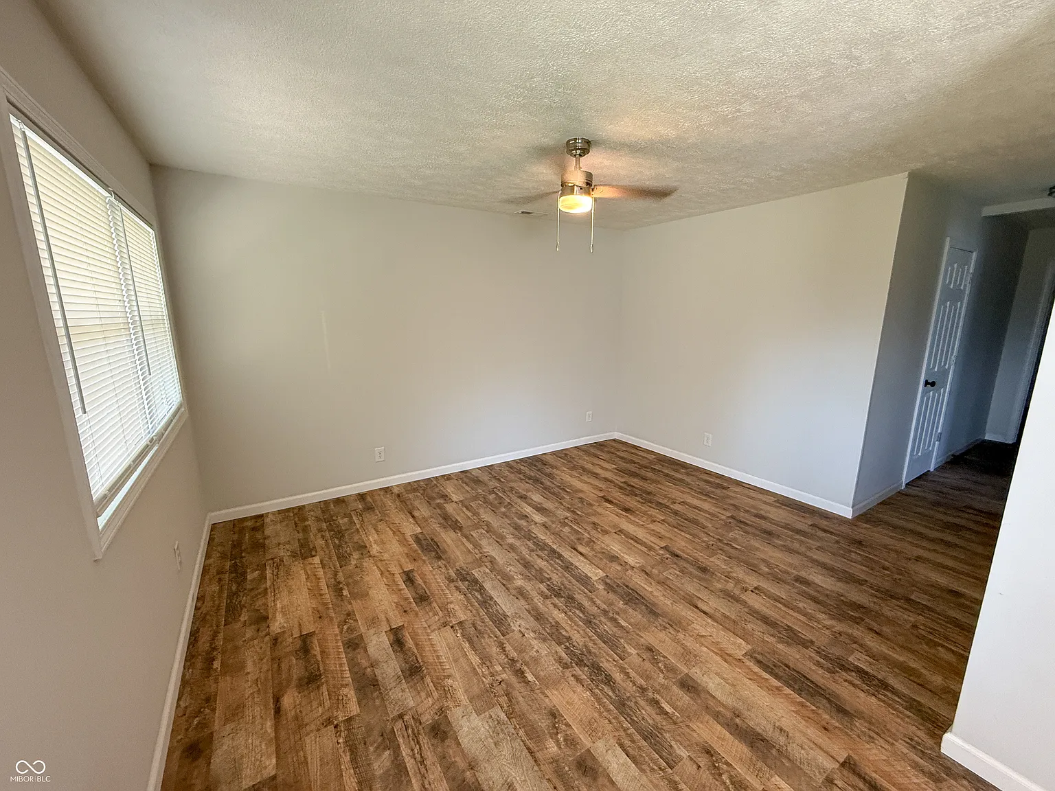 4 bed, 2.0 bath, 1061 sqft, $1,900 — Photo 4