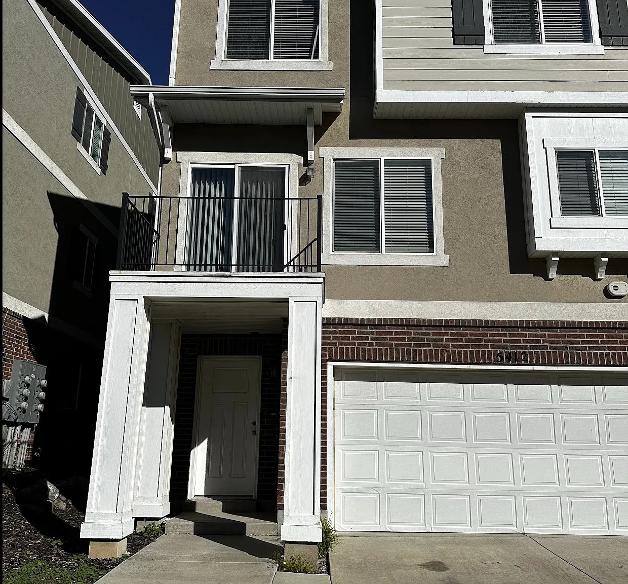 3 bed, 2.5 bath, 1479 sqft, $1,900 — Photo 1