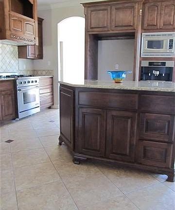 4th image of 275 Lakewood Dr