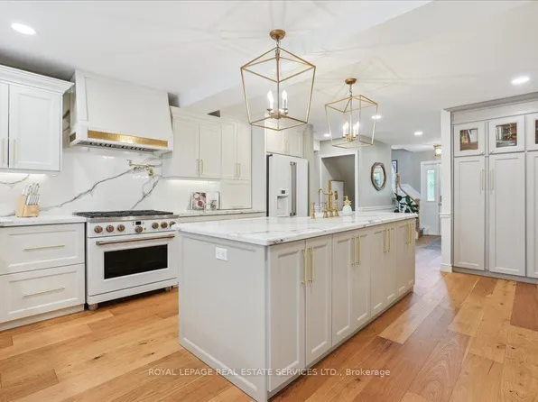 14 Dubarry Blvd, Hamilton, ON L8T 2V4