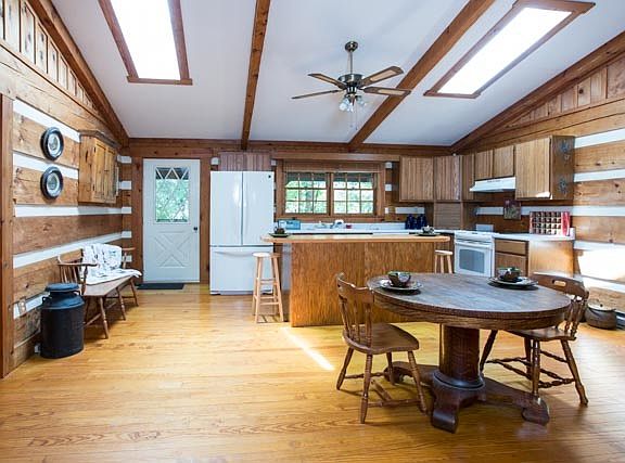 3rd image of 2288 Mountain Dr