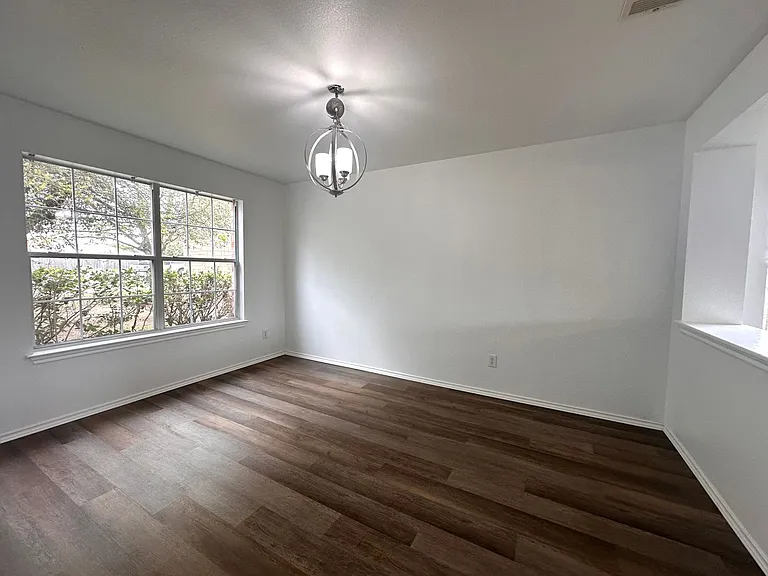 722 Lavaca Loop — Photo 3