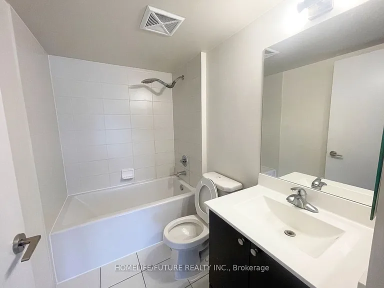 181 Village Green Sq #821 — Photo 15