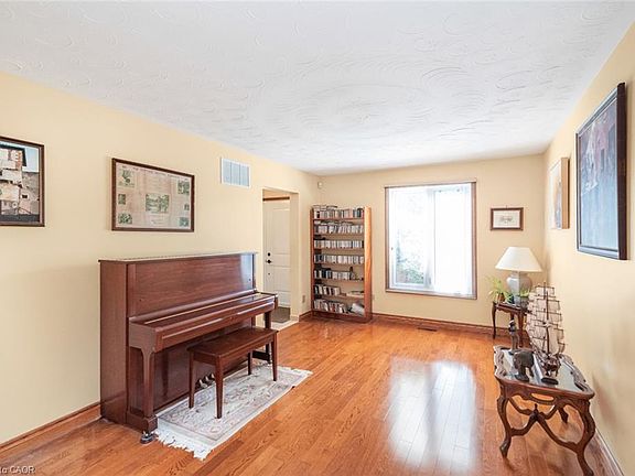 5th image of 311 Hemlock Ave