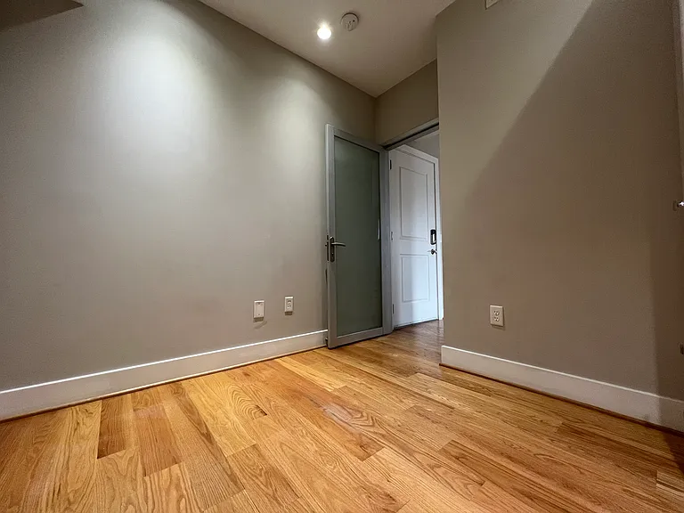 1209 G St SE #8 — Photo 18