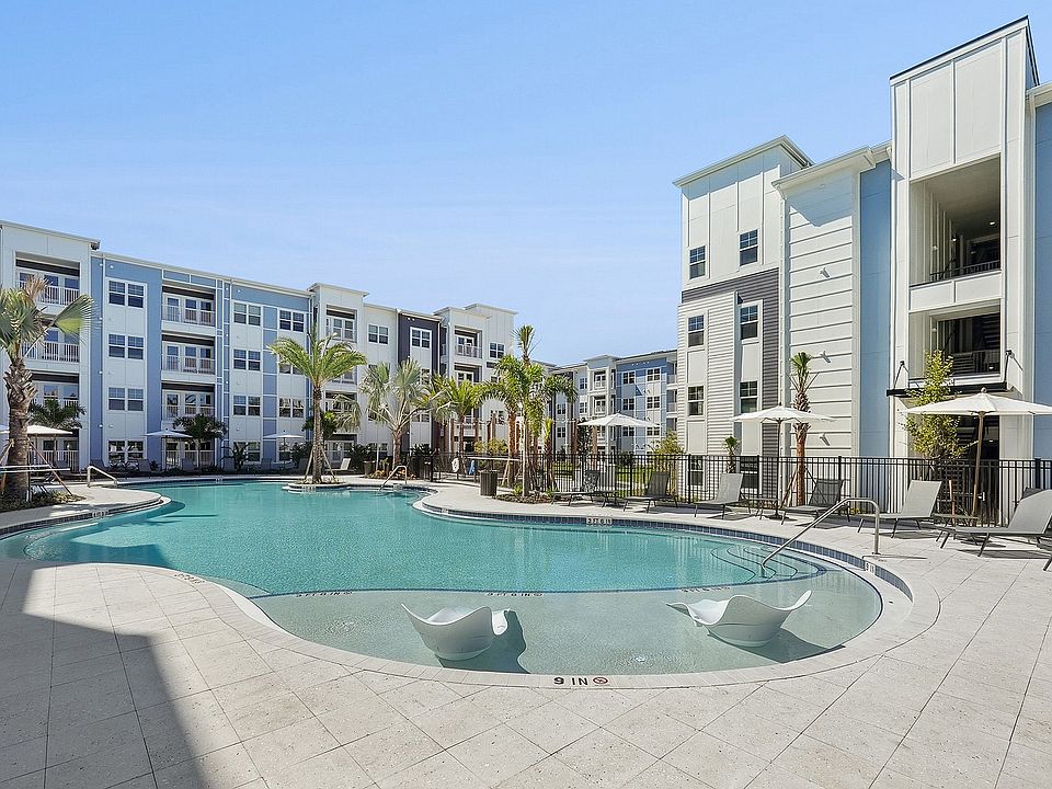 Resort-style Pool