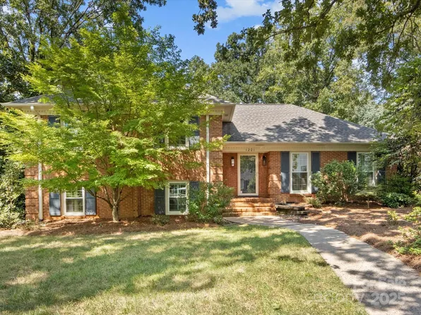 1201 Squire Dr, Charlotte, NC 28211