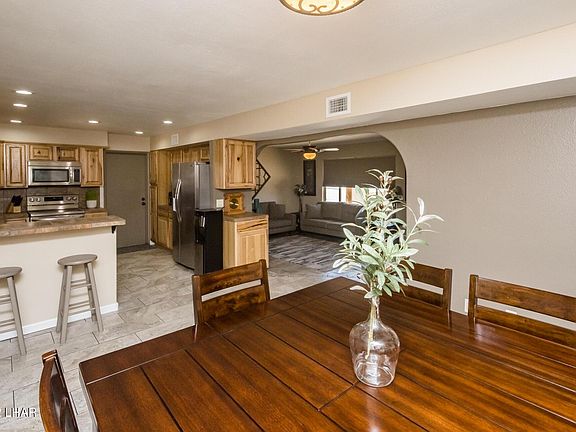 4th image of 544 Acoma Blvd N