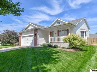 1636 Blackhawk Dr, Lincoln, NE 68521