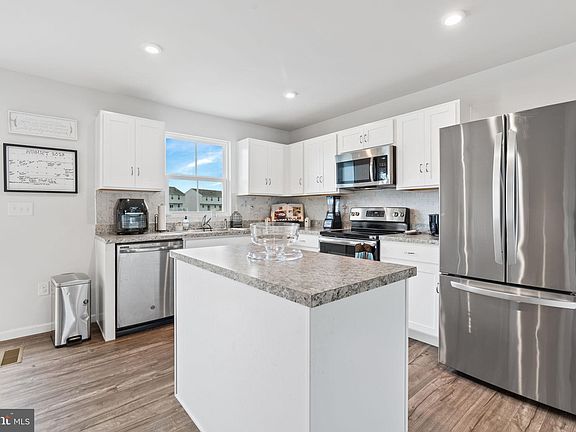 5th image of 126 Wye Oak Dr