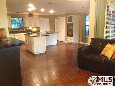 4th image of 128 Meadow Creek Ln