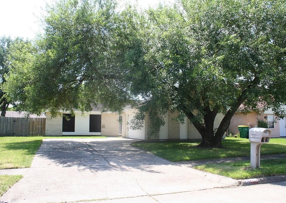 1st image of 4906 Sandalwood Cir