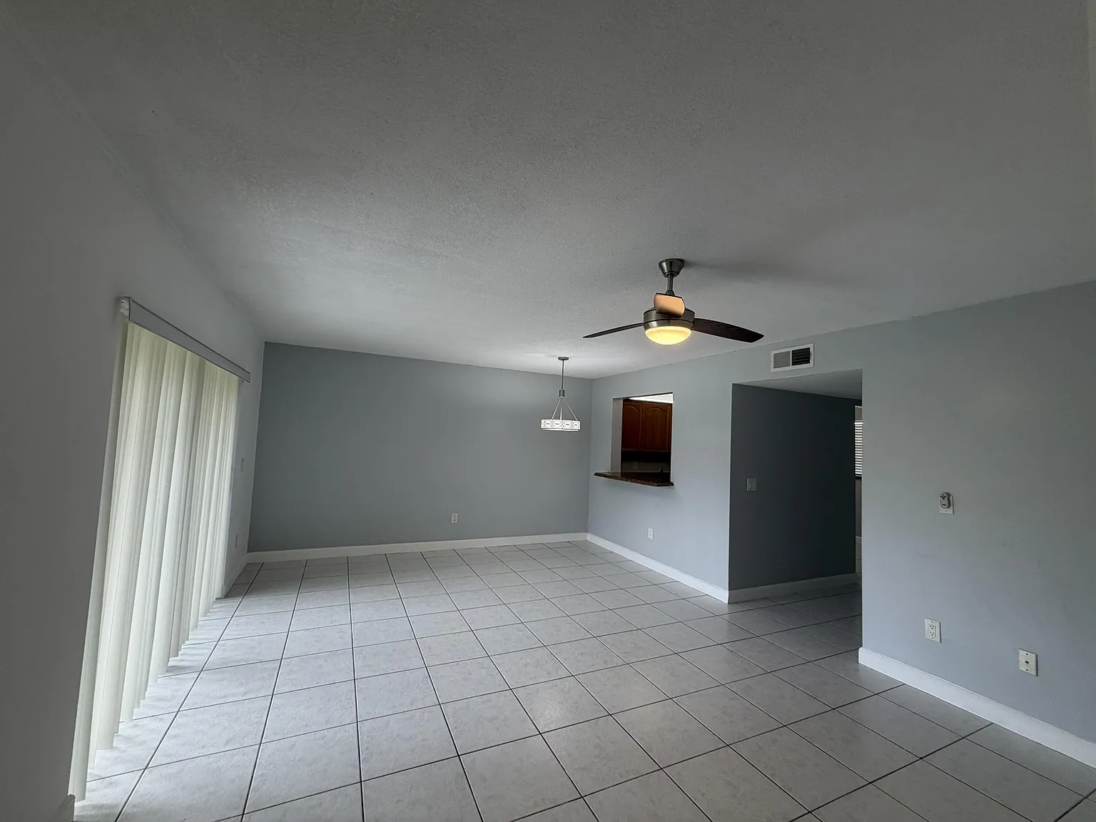 2 bed, 2.0 bath, 1005 sqft, $2,200 — Photo 4