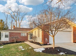713 Woodlake Dr, Aurora, OH 44202