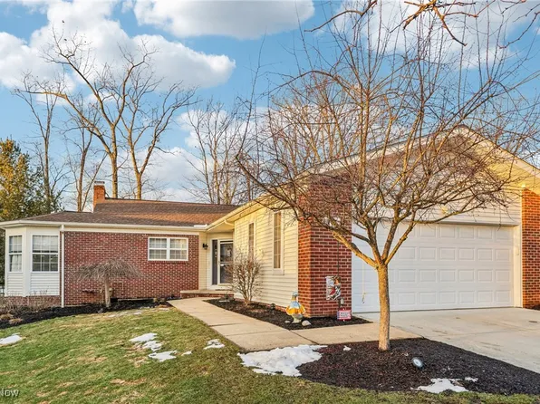 713 Woodlake Dr, Aurora, OH 44202