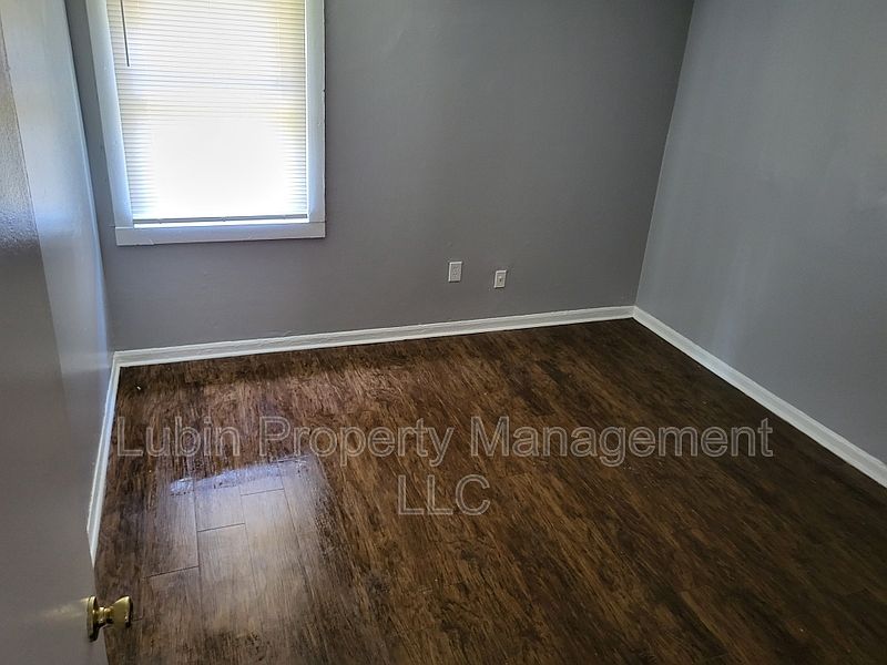 2nd image of 2437 Chattering Ln