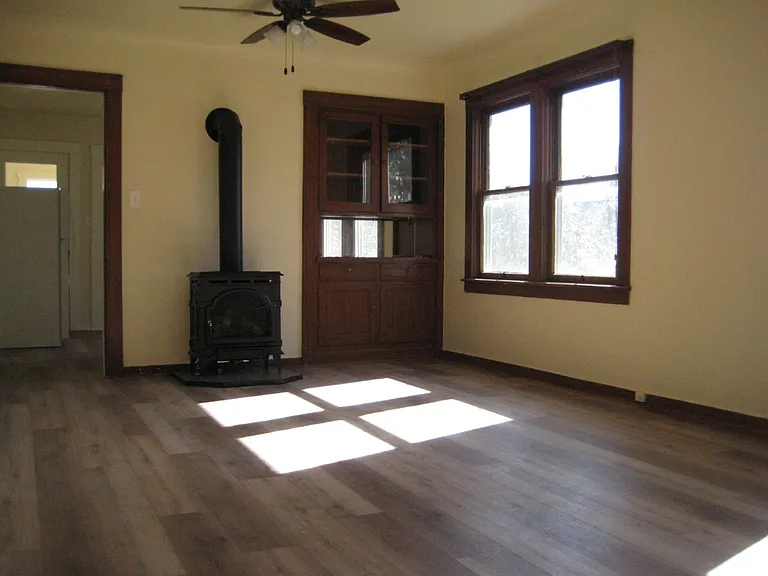 315 S School St — Photo 8