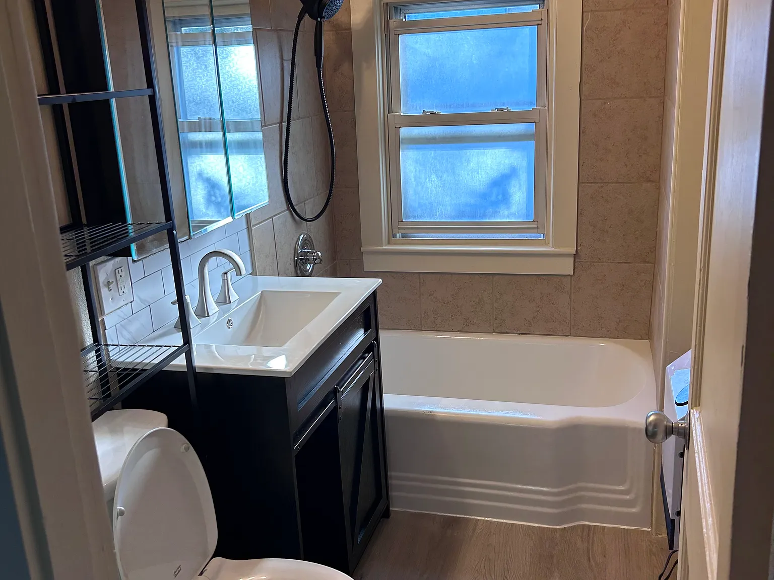 2 bed, 700 sqft, $2,100 — Photo 1