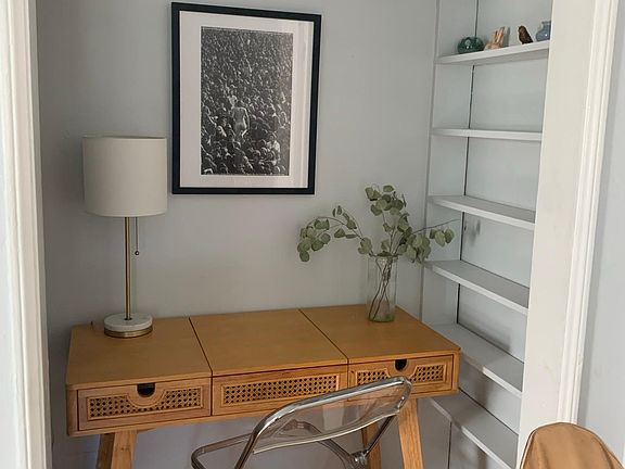 5th image of 2212 Valentine St #1