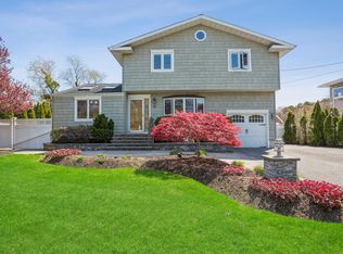 10 Mobile St, Sayville, NY 11782