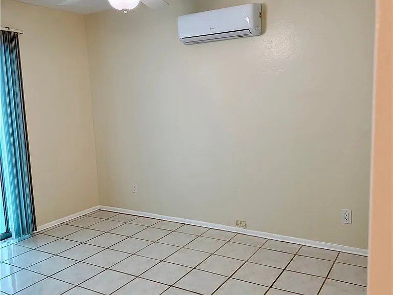 4969 Vincennes St #B — Photo 13