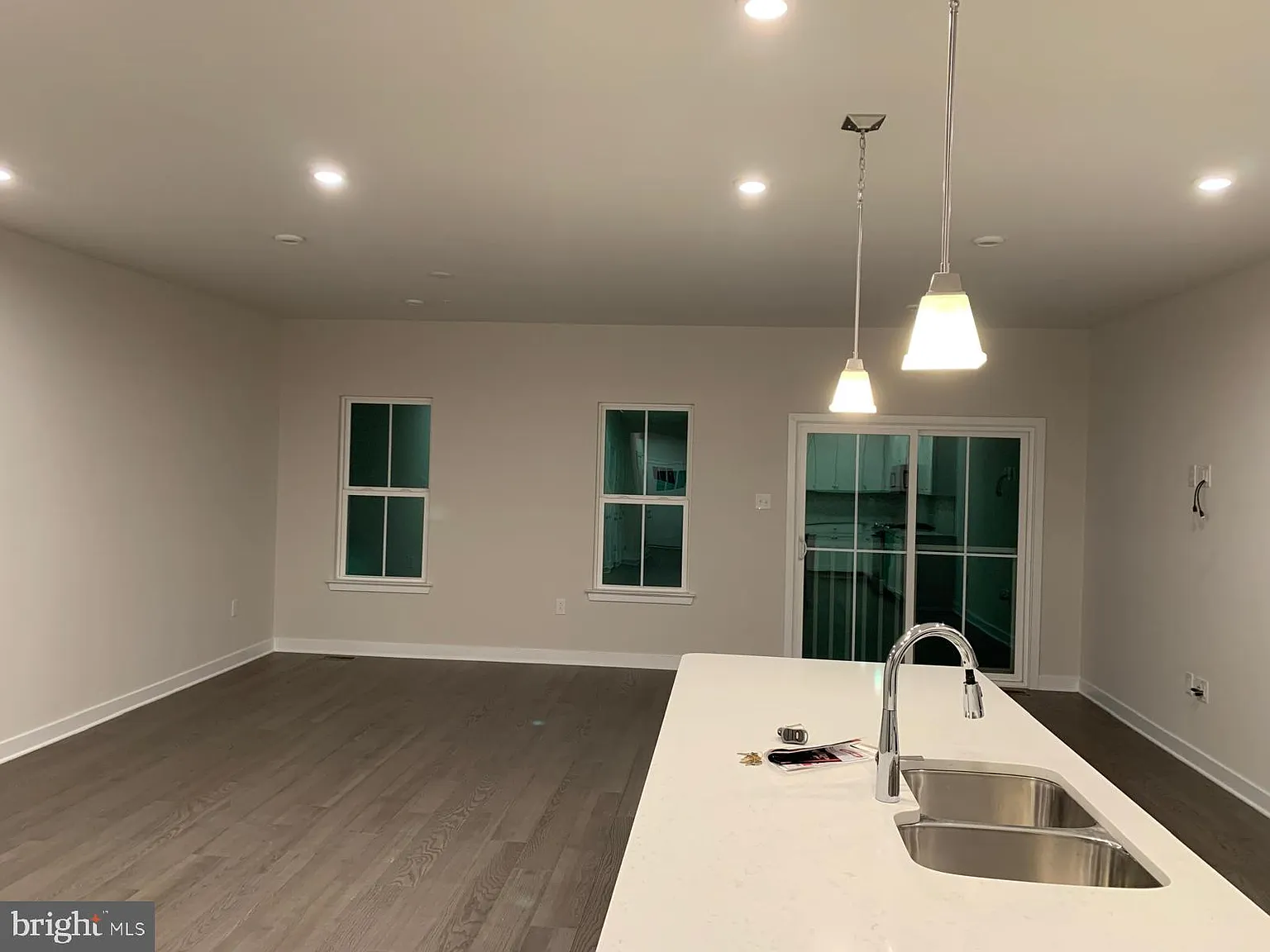 3 bed, 2.5 bath, 2463 sqft, $3,100 — Photo 4