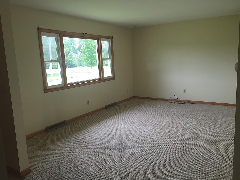 Bright & spacious living room.