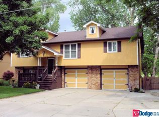 9811 Oak Ridge Dr, Bellevue, NE 68123